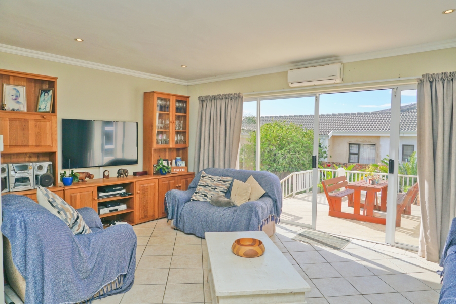 6 Bedroom Property for Sale in Kidds Beach Eastern Cape